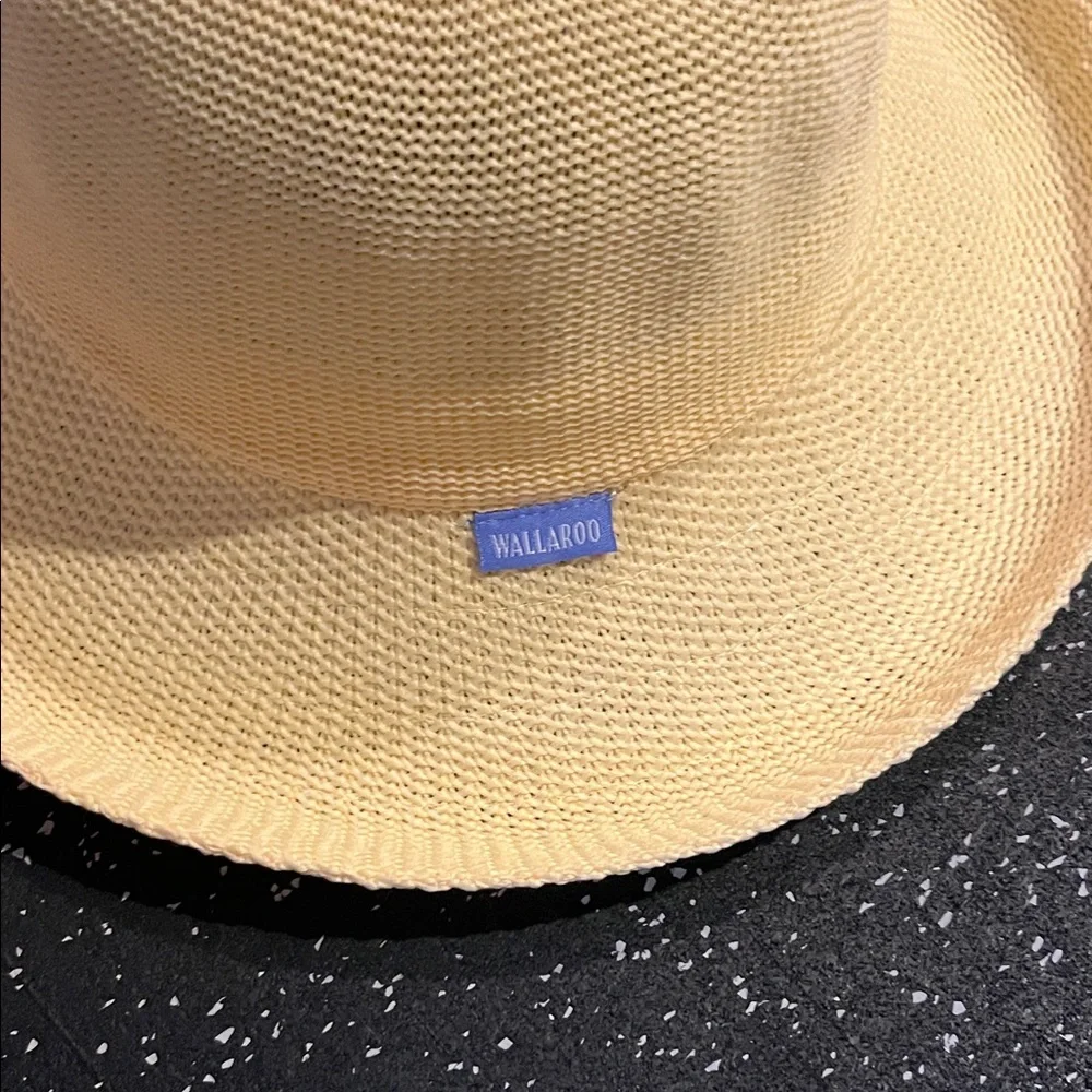 Yellow wallaroo packable Victoria - Picture 3 of 4